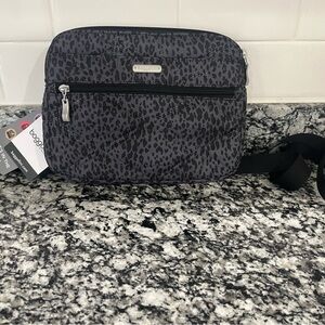 Baggallini Light Gray Quilted Crossbody